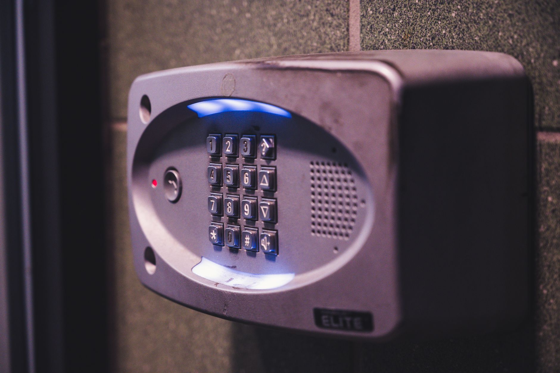 Illuminated electronic keypad door lock